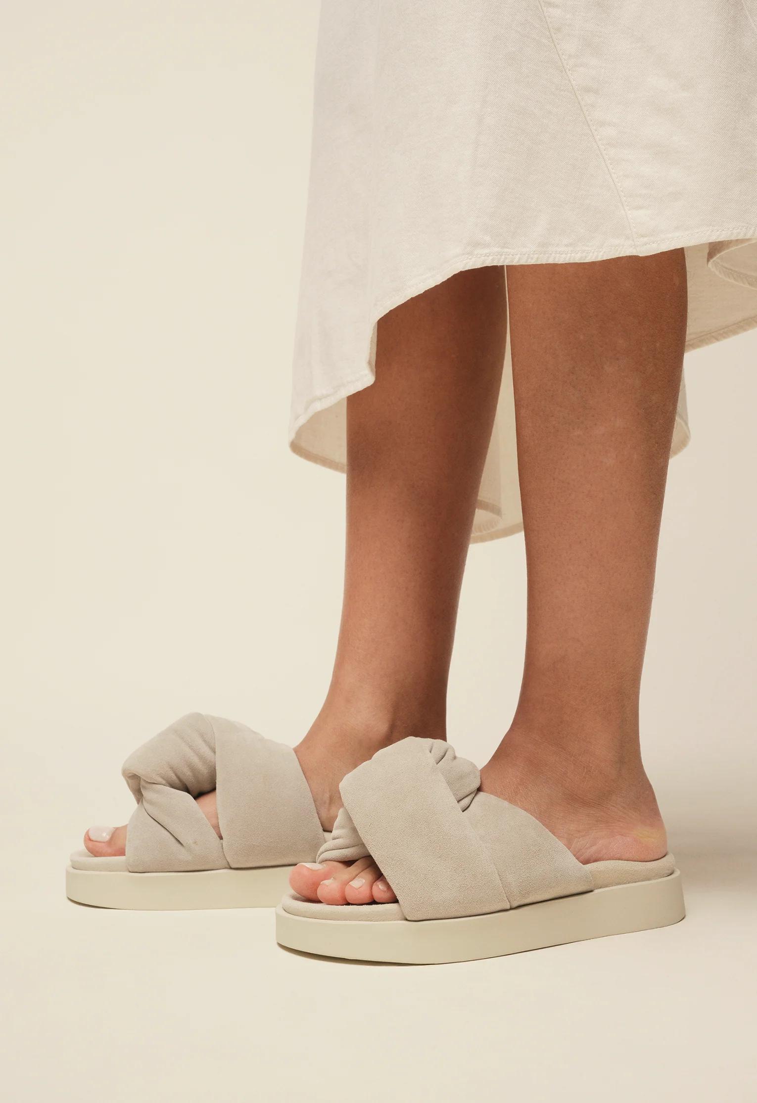 Soft Crossed Suede - Image 6